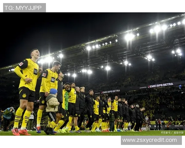 豪华版足球明星的奢华生活与场上风采的完美结合 豪华版足球明星的奢华生活与场上风采的完美结合